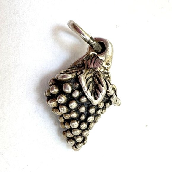 Vintage Sterling Silver 925 Grape Cluster Textured Charm Size 19mm Length - Picture 2 of 9